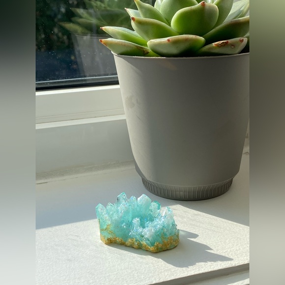 House decoration ~ Frozen light blue crystal cluster with gold flakes 💙🤍 - Picture 3 of 15